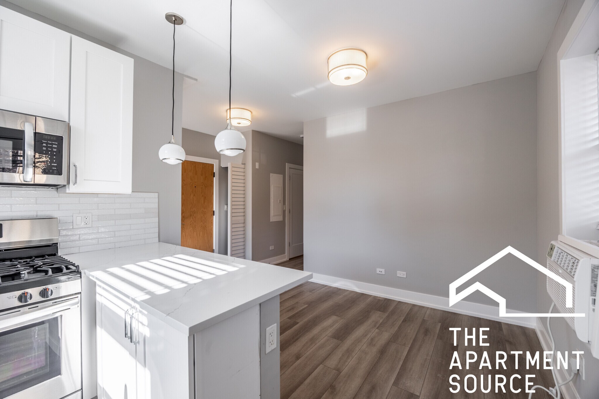 Building Photo - 3937 N Janssen Ave