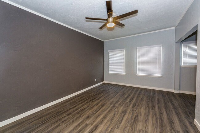 Interior Photo - 2014 Chestnut Avenue