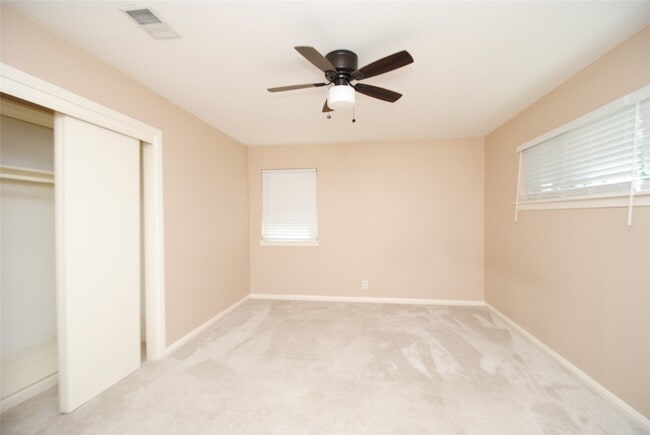 Building Photo - 10034 Cedardale Dr