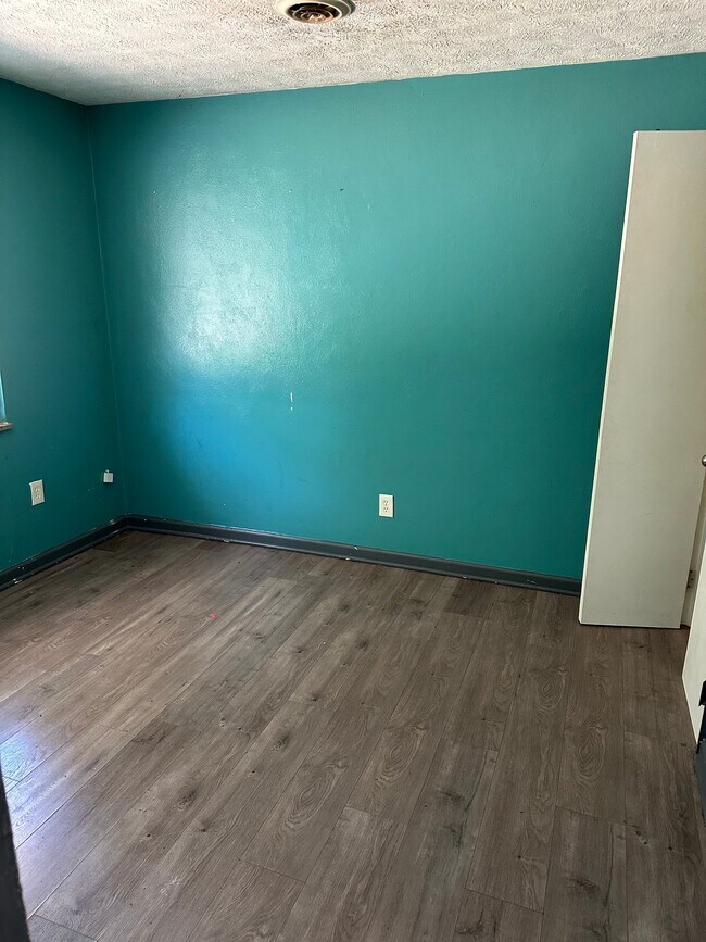 Building Photo - 621 Bonnycastle Ave