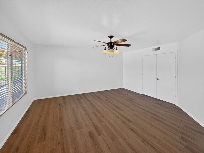 Building Photo - Spacious 4 Bedroom Pool Home in Quiet Cul De Sac