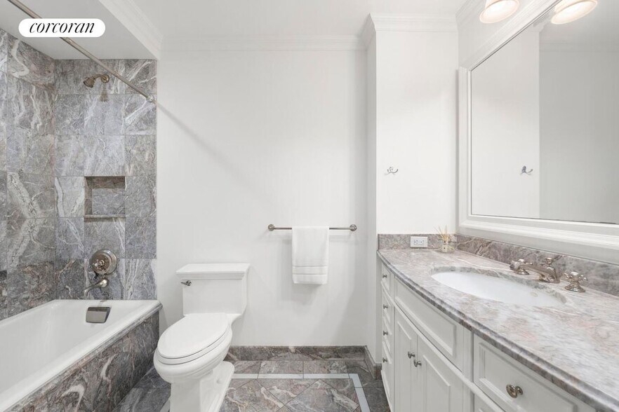 Building Photo - 502 Park Ave