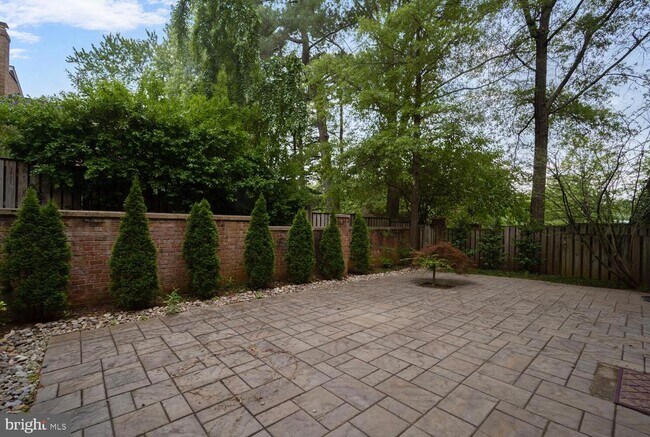 Building Photo - 2053 Mayfair McLean Ct