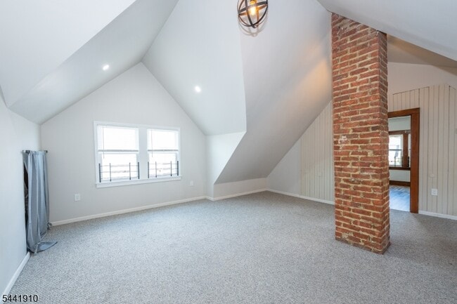 Building Photo - 103 Knapp Ave