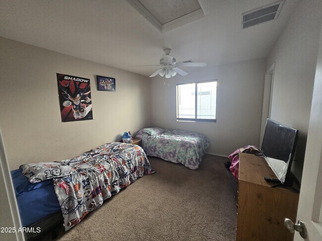 Building Photo - 8814 W Magnolia St