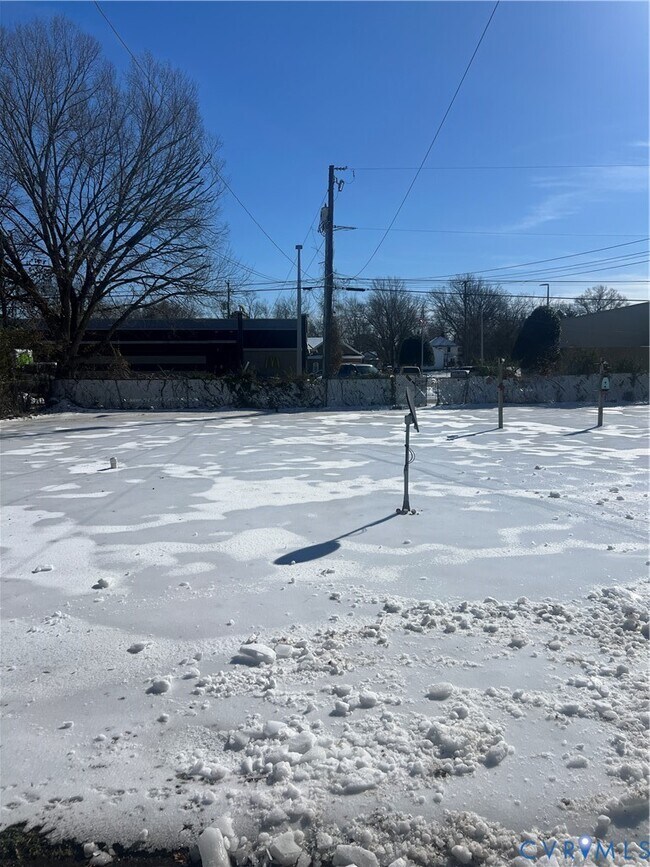 Building Photo - 3308 Woodlawn St