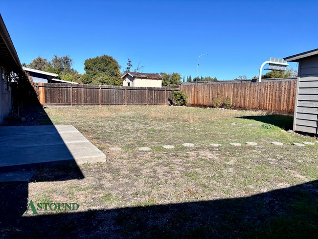 Building Photo - 2742 Broadmoor Ave