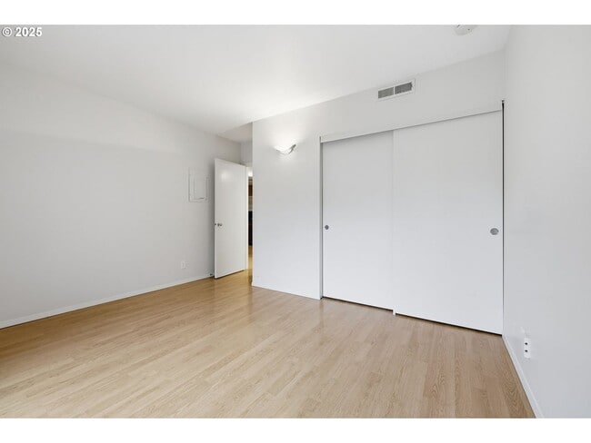 Building Photo - Rare 2 Bed 2 Bath + Loft Quintet Condo with Resort-Style Living in Portland’s West Hills