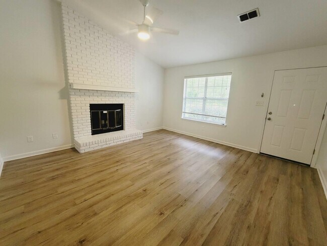 Building Photo - 2939 Par Ln