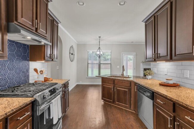 Building Photo - 1370 Long Acre Dr