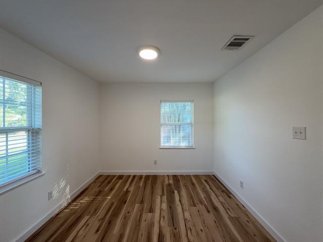 Building Photo - 1202 Valley View Dr