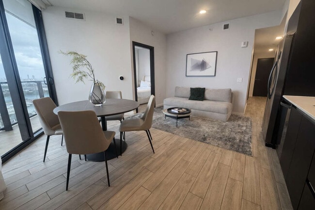 Building Photo - 398 NE 5th St