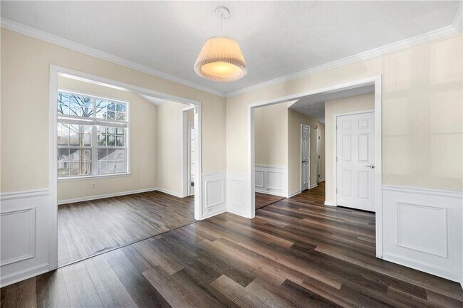 Building Photo - 3300 Northcliff Dr