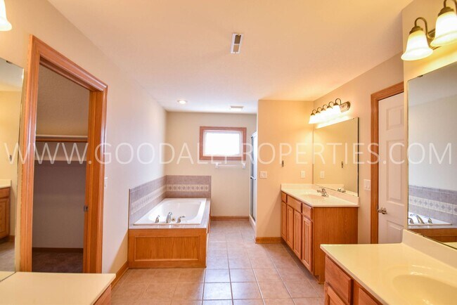 Building Photo - Executive Home with 4 Bedrooms, 2.5 Bath I...