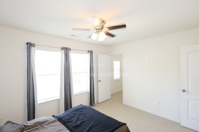 Building Photo - 14106 Shallow Creek Ln