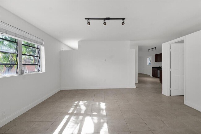 Building Photo - 1116 S 17th Ave