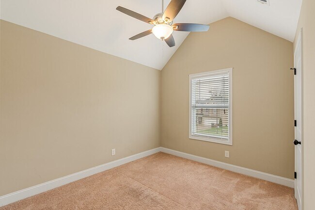 Building Photo - 3349 N Henderson Way