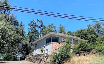 Building Photo - Spacious Home in Shasta Lake City!!
