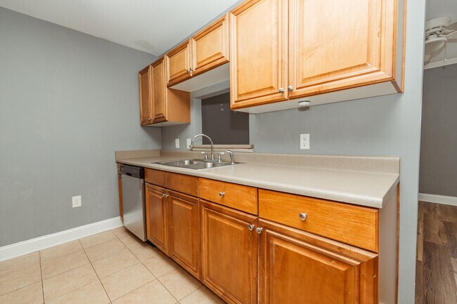 Building Photo - 794 Majestic Dr
