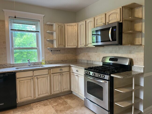 Building Photo - 8037 Floral Ave