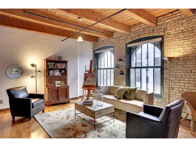 Building Photo - 400 N 1st St