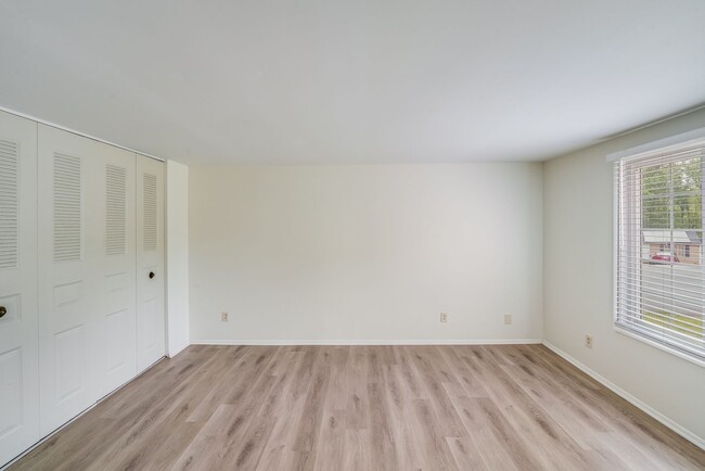 Building Photo - Fully Renovated 2BR Home with New Deck & L...