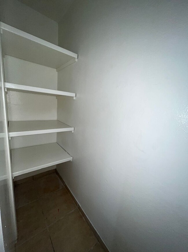 Building Photo - 2268