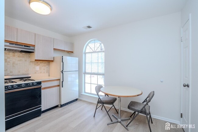 Building Photo - 32 Tanglewood Ct