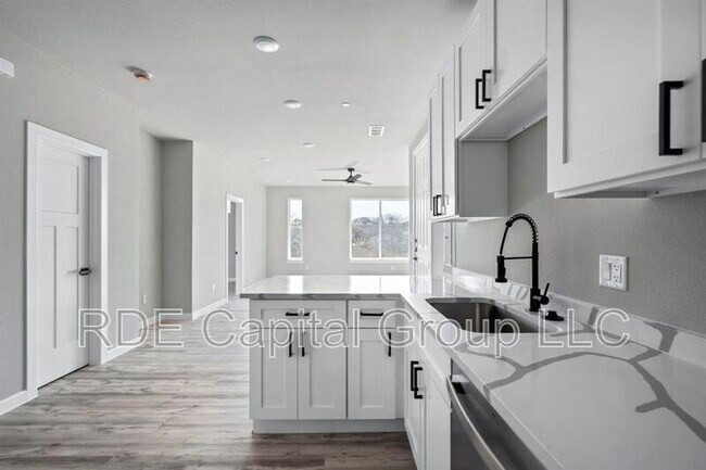 Building Photo - 948 S Corinth St Rd