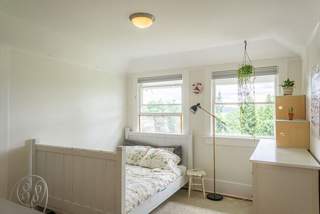 Building Photo - 4bd/2.5ba Seattle Home