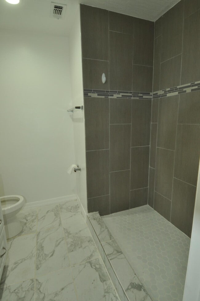 Building Photo - 838 Gillen Ave NW
