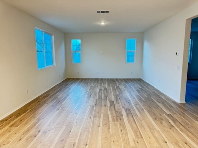 Building Photo - Newly built 5 + 3 With Solar! $4000/Month