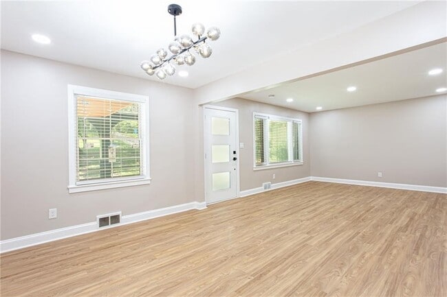 Building Photo - 629 Clairmont Cir