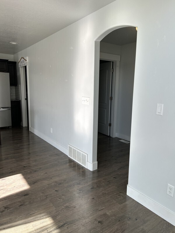 Building Photo - 221 N Stone Gate Dr