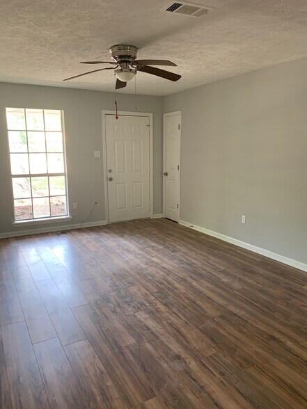 Large Den - 205 River Cove
