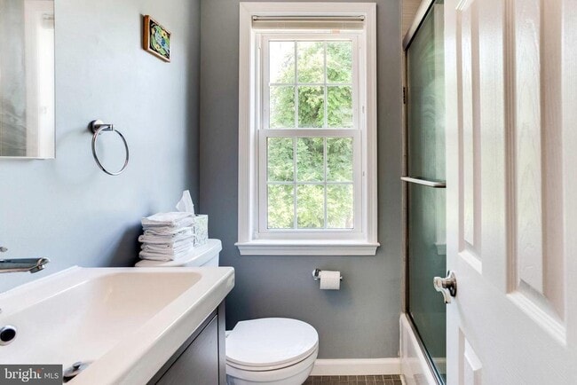 Building Photo - 258 Burgess Ave