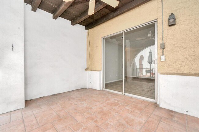 Building Photo - 2744 Briarhurst Dr