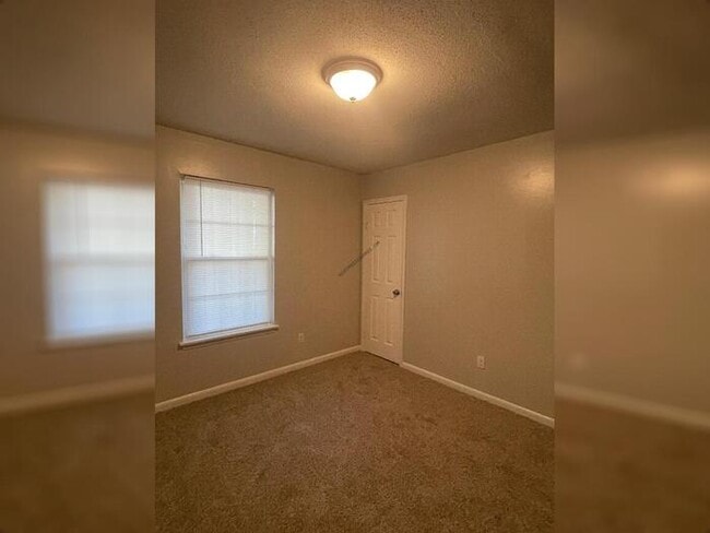 Building Photo - 12001 Lemoncrest Ln