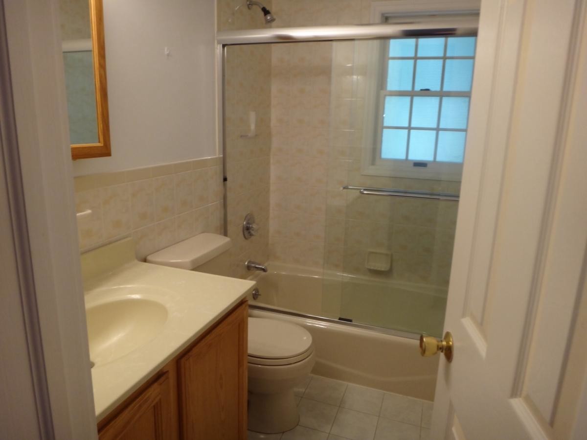 Hall Bath with glass shower door - 53 Prince St
