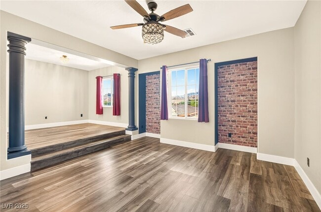 Building Photo - 10091 Sand Key St