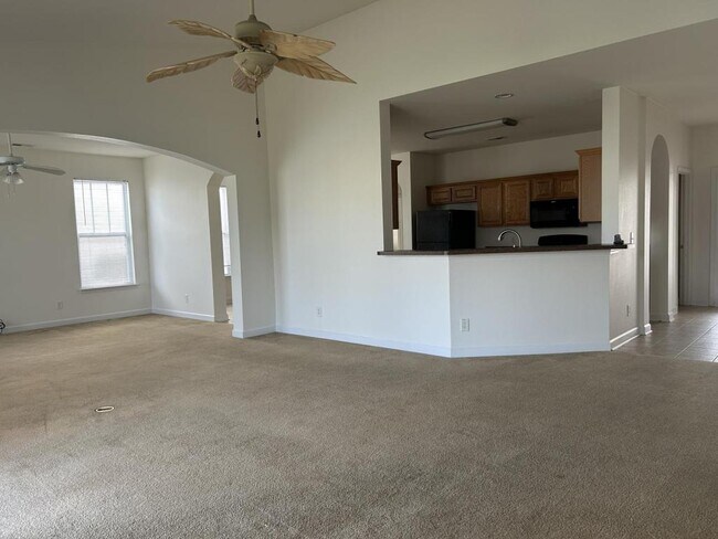 Building Photo - 433 Tiburon Dr