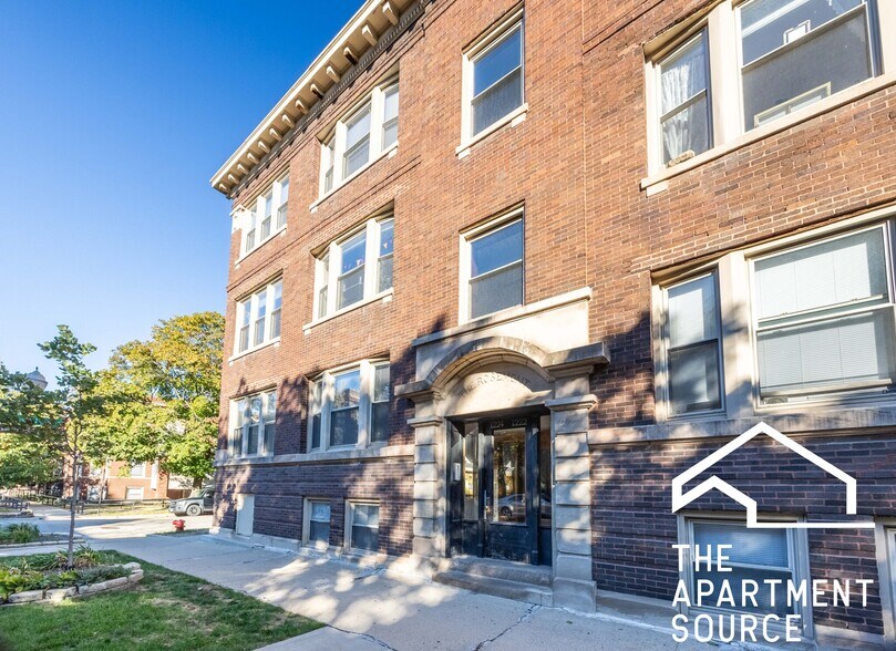 Building Photo - 1224 W Rosemont Ave
