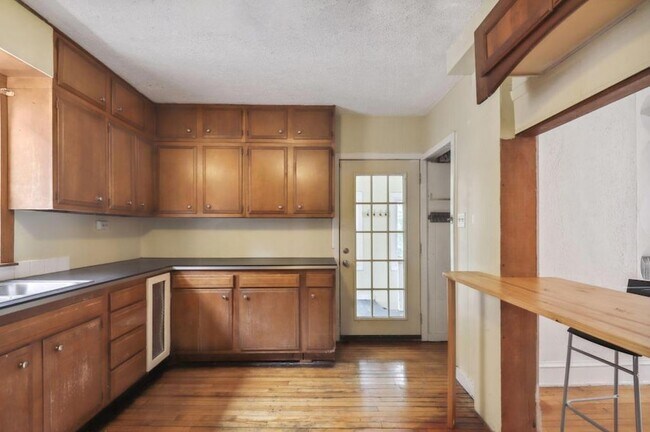 Building Photo - 2515 Lyndale Ave S