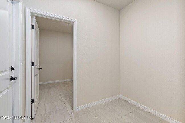 Building Photo - 2817 Ivy Post Dr