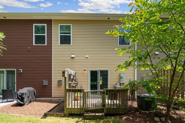 Building Photo - 3bed/2.5 bath Townhouse Near NCCU & Southpoint Mall!