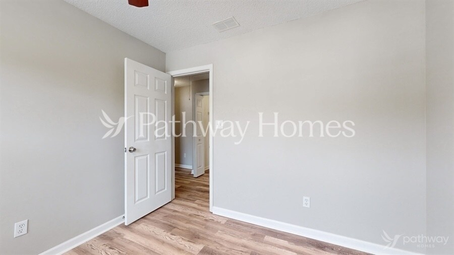 Building Photo - 10891 Knotty Pine Pl