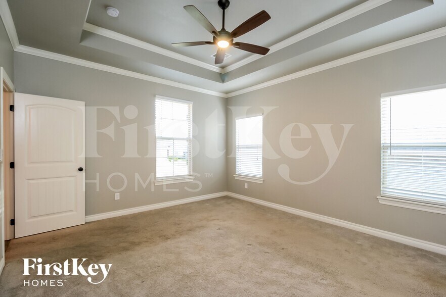 Building Photo - 8401 NW 160th Ct