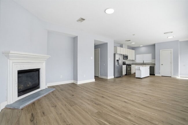 Building Photo - 11930 Longwood Garden Way