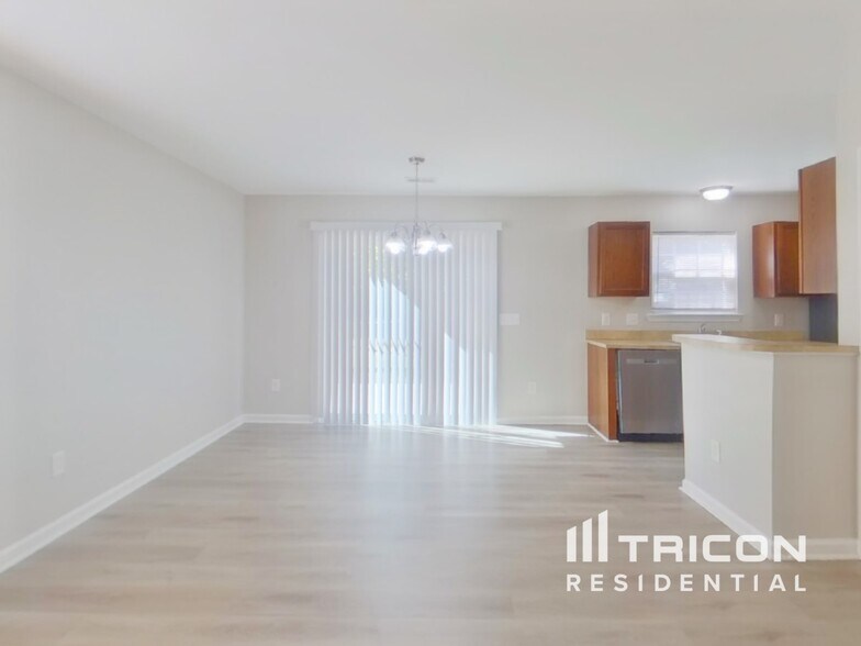 Building Photo - 258 Drooping Leaf Ln