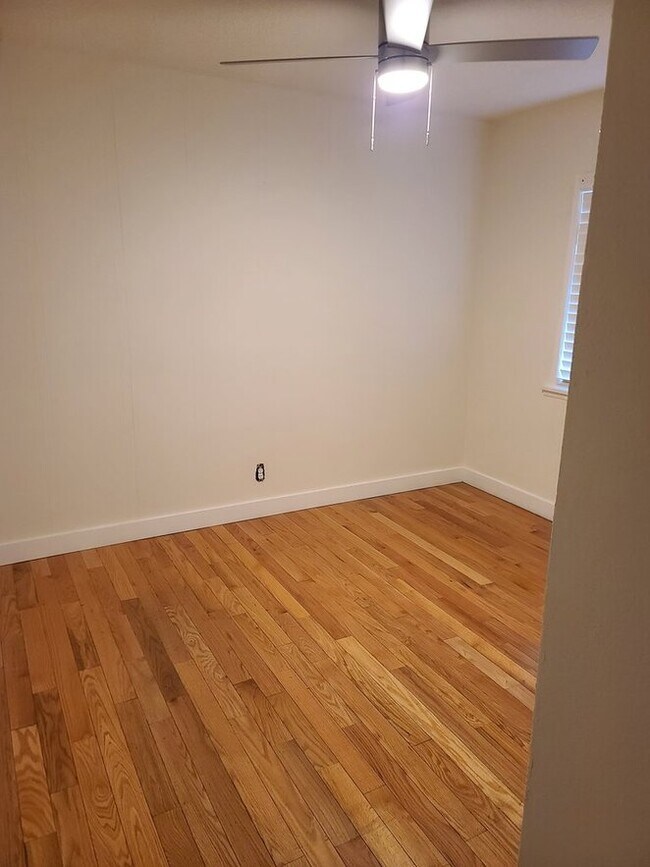 Building Photo - 1118 W Cruces St